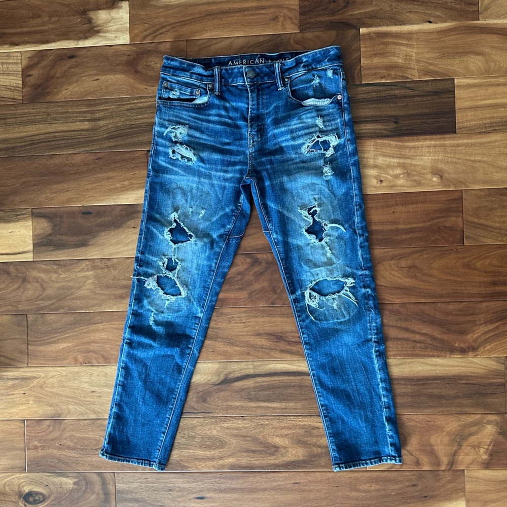 American Eagle Outfitters Move Free Athletic Distressed Jeans size 32x30